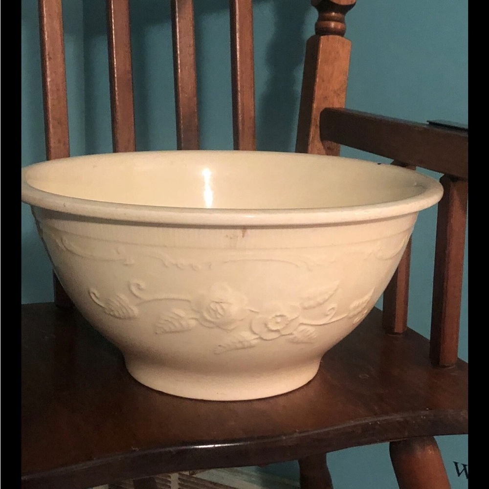 9498 Vintage Very LARGE Homer Laughlin Ironstone Bowl with staining and crazing